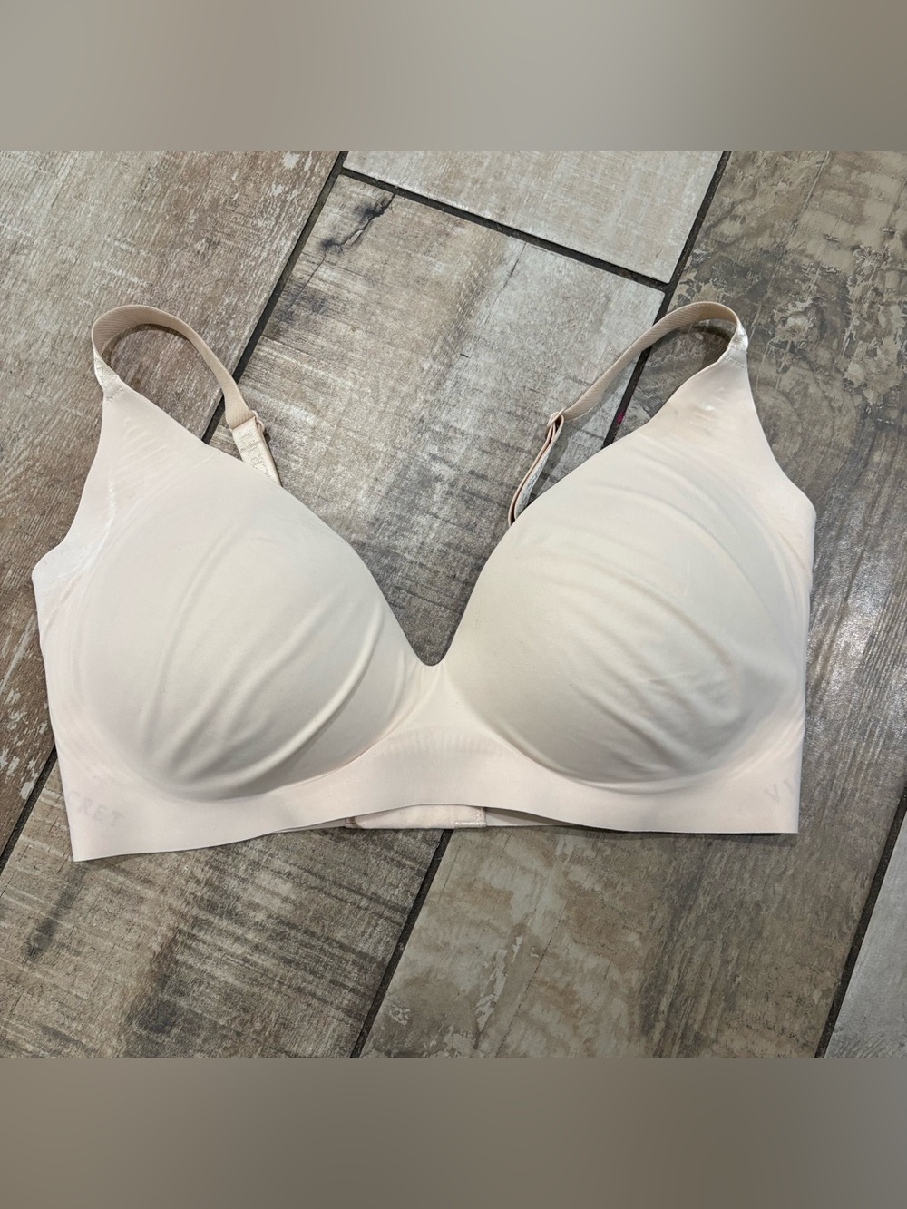 Victoria's Secret beige nude wireless push up bra Size M-DD NWOT